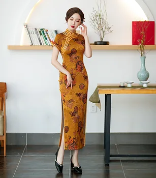 Сексуальное атласное платье Ципао с воротником-стойкой и цветочным принтом, с коротким рукавом, Традиционное китайское женское платье с Высоким Разрезом и Длинным Чонсам